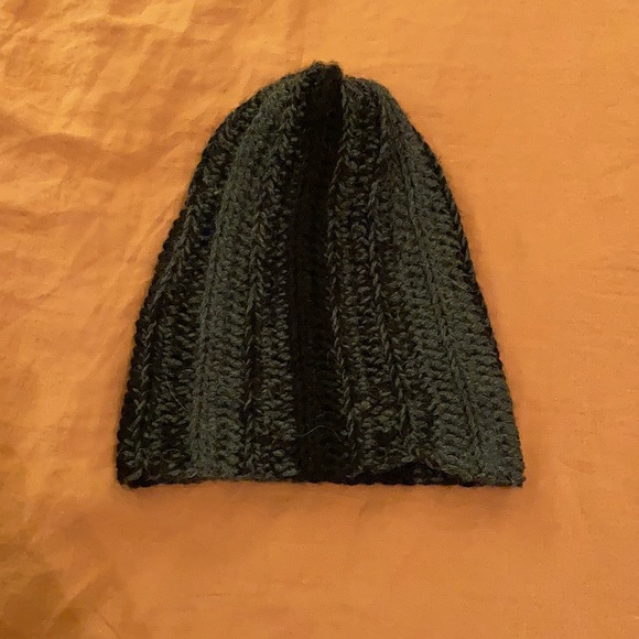 Hand-knit beanie - Picture 3 of 4